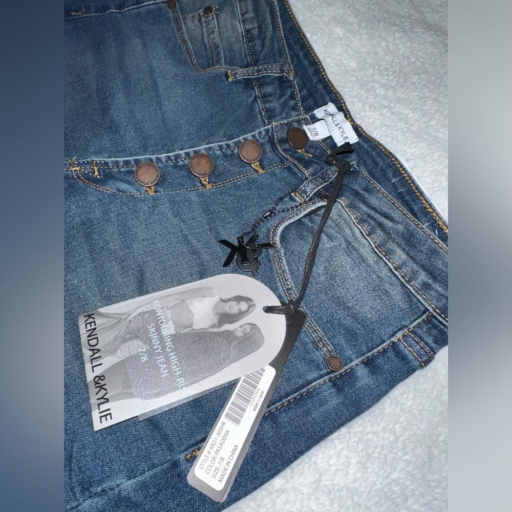 Kendall&Kylie skinny jeans.